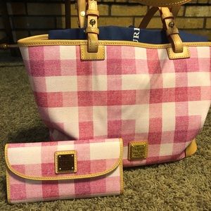 Dooney & Bourke tote purse